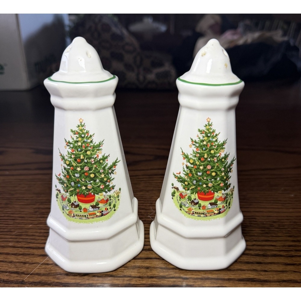 Vintage Pfaltzgraff Christmas Heritage Tree Holiday Salt‎ & Pepper Set